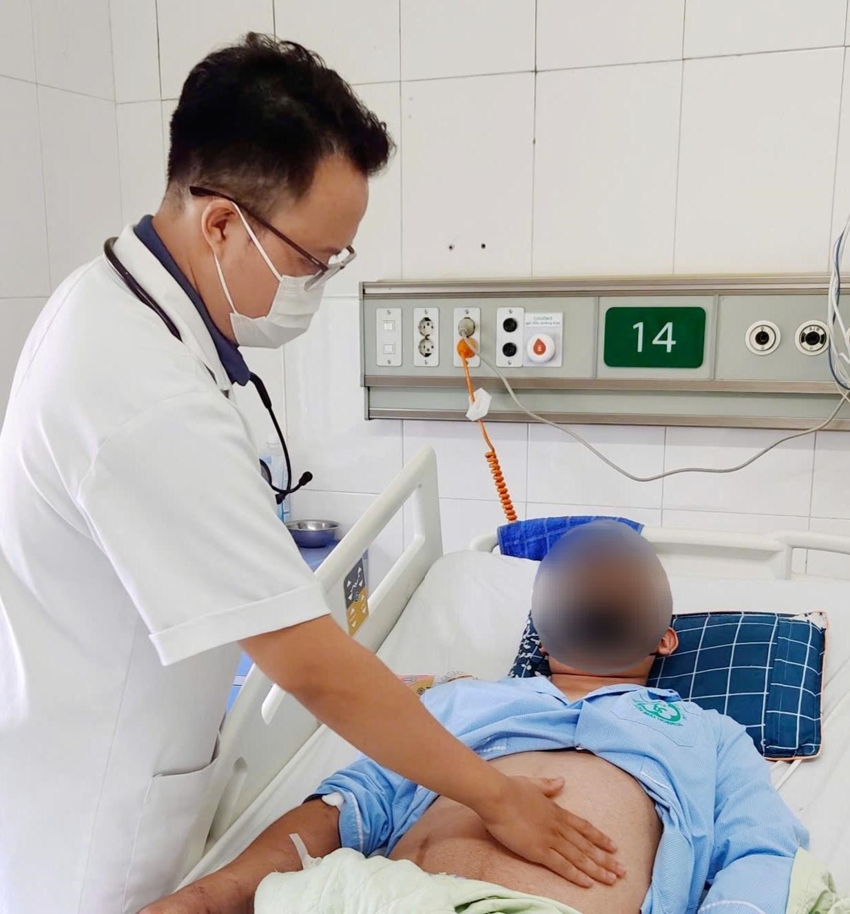 Nam thanh niên 27 tuổi ở Hà Nội nhập viện trong tình trạng cô đặc máu nghiêm trọng sau 3 ngày sốt cao liên tục