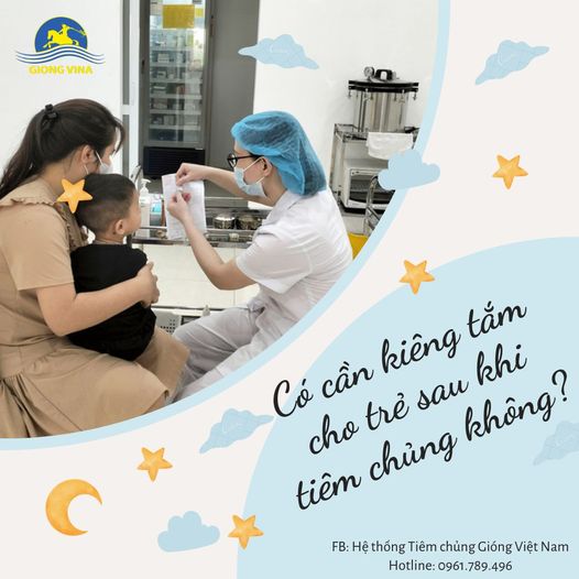 Có cần kiêng tắm cho trẻ sau khi tiêm chủng không?