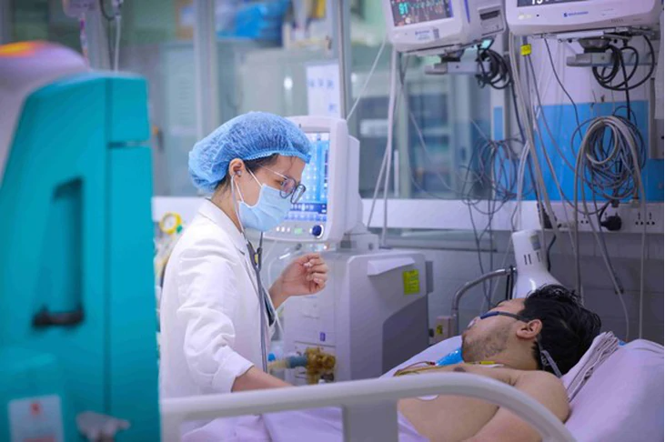 Sốt xuất huyết bùng mạnh, nhiều ca tử vong ở người có bệnh nền