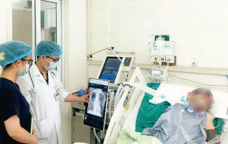 Hai người đàn ông mắc sởi nguy kịch, biến chứng nặng