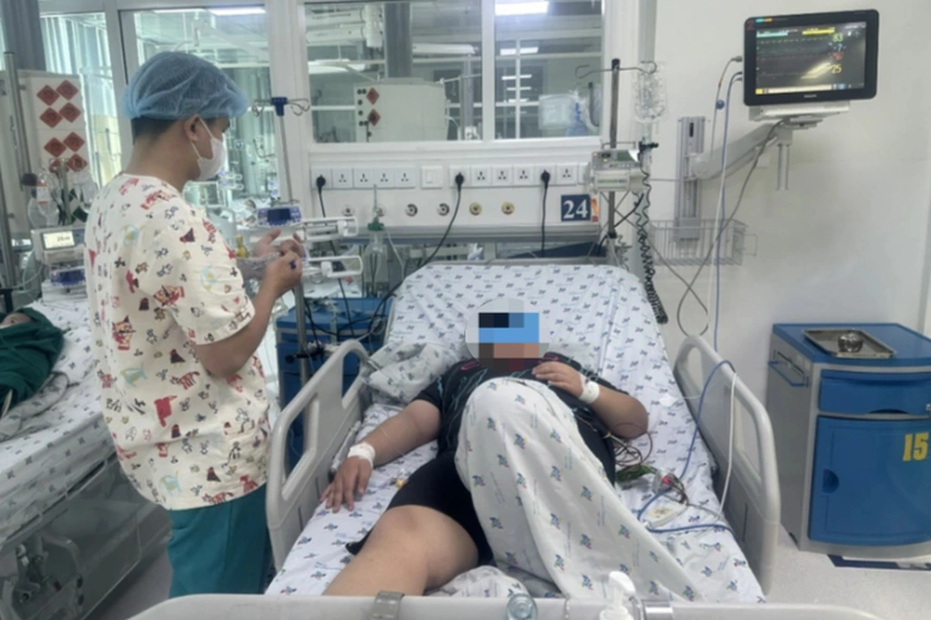 12 tuổi nhưng nặng hơn 80kg, cậu bé nguy kịch sau 3 ngày sốt